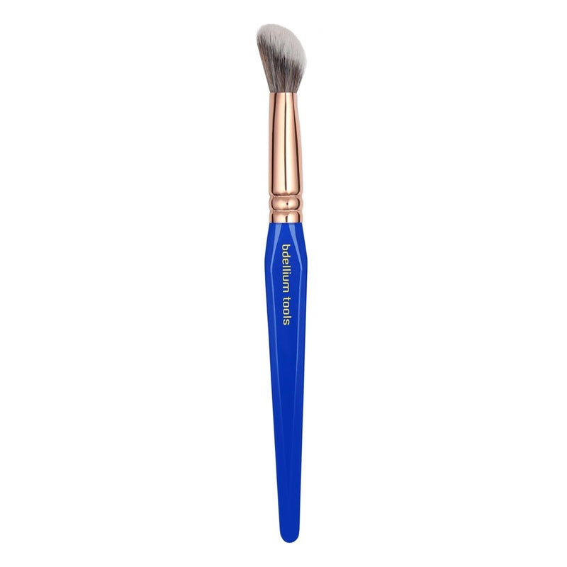 Bdellium Tools فرشاة مكياج احترافية - مثلث ذهبي 963 BDHD المرحلة الثانية xs - مع ألياف صناعية نباتية بالكامل، للتوزيع الدقيق، والتسليط، والتظليل، والتنعيم (أزرق، 1 قطعة) - Image 5